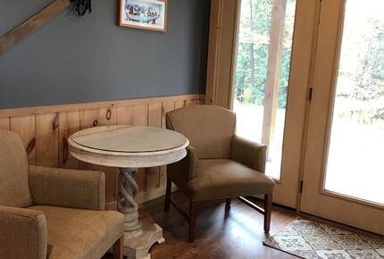 All-American Mountain Ski House | With a hot tub, wrap around deck, and panoramic views! - Madison, New Hampshire