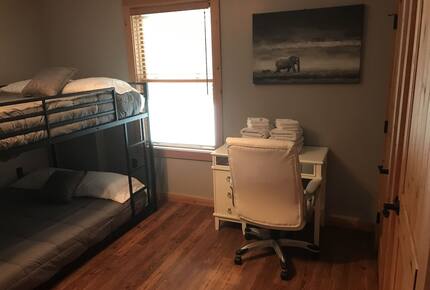 All-American Mountain Ski House | With a hot tub, wrap around deck, and panoramic views! - Madison, New Hampshire