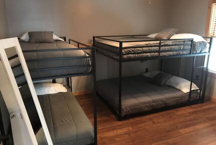 All-American Mountain Ski House | With a hot tub, wrap around deck, and panoramic views! - Madison, New Hampshire