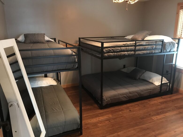 All-American Mountain Ski House | With a hot tub, wrap around deck, and panoramic views! - Madison, New Hampshire