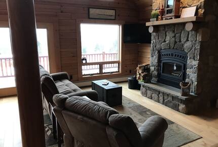 All-American Mountain Ski House | With a hot tub, wrap around deck, and panoramic views! - Madison, New Hampshire