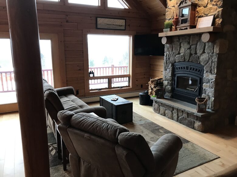 All-American Mountain Ski House | With a hot tub, wrap around deck, and panoramic views! - Madison, New Hampshire