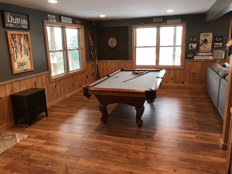 All-American Mountain Ski House | With a hot tub, wrap around deck, and panoramic views! - Madison, New Hampshire