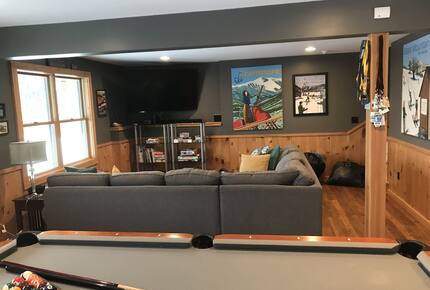 All-American Mountain Ski House | With a hot tub, wrap around deck, and panoramic views! - Madison, New Hampshire