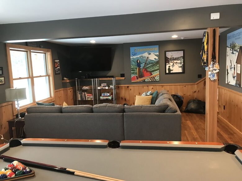 All-American Mountain Ski House | With a hot tub, wrap around deck, and panoramic views! - Madison, New Hampshire