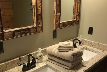 All-American Mountain Ski House | With a hot tub, wrap around deck, and panoramic views! - Madison, New Hampshire