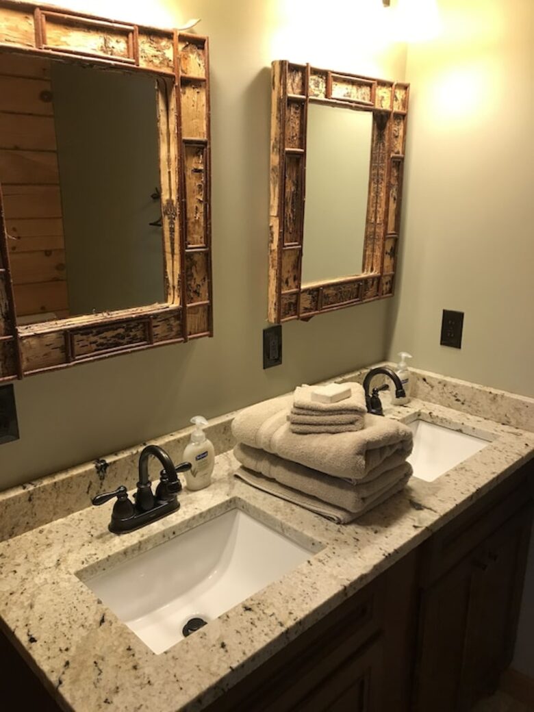 All-American Mountain Ski House | With a hot tub, wrap around deck, and panoramic views! - Madison, New Hampshire