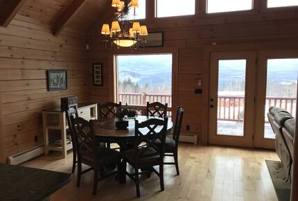 All-American Mountain Ski House | With a hot tub, wrap around deck, and panoramic views! - Madison, New Hampshire