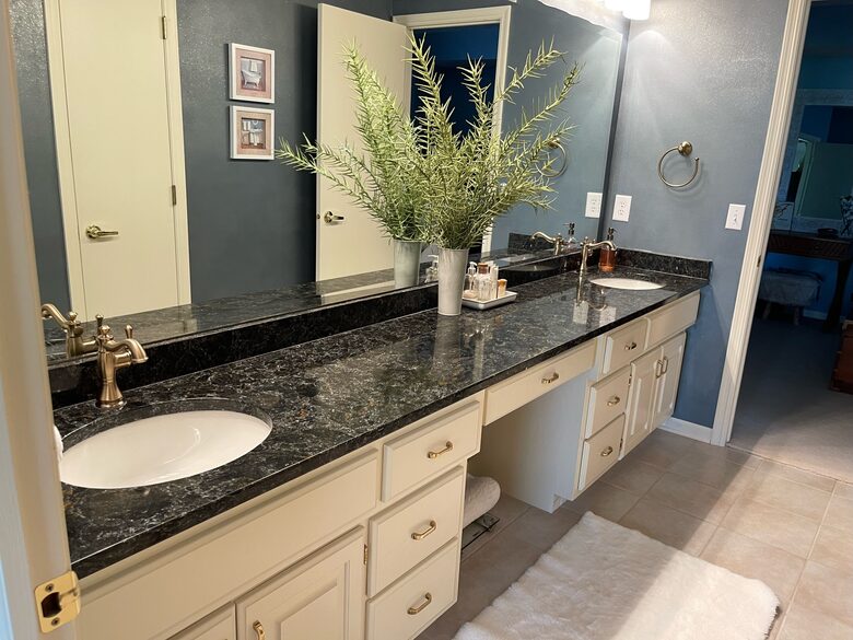 Omaha Retreat on 1 Acre - Available for College World Series CWS! - Omaha, Nebraska