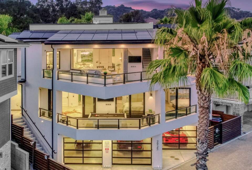 Cobbo's Beach House | With hot tubs, views, and just steps to the beach! - Avila Beach, California