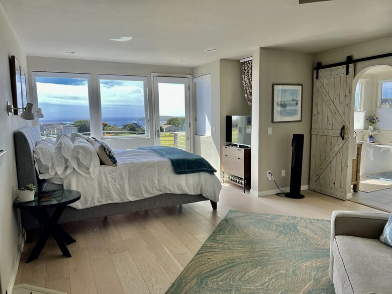Primary bedroom with CA king bed views of fairway & ocean.