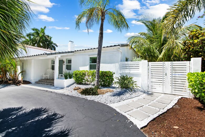 Beach Cottage Waterfront Gem - Fort Lauderdale, Florida
