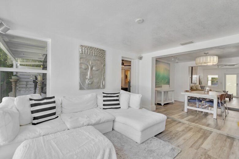 Beach Cottage Waterfront Gem - Fort Lauderdale, Florida