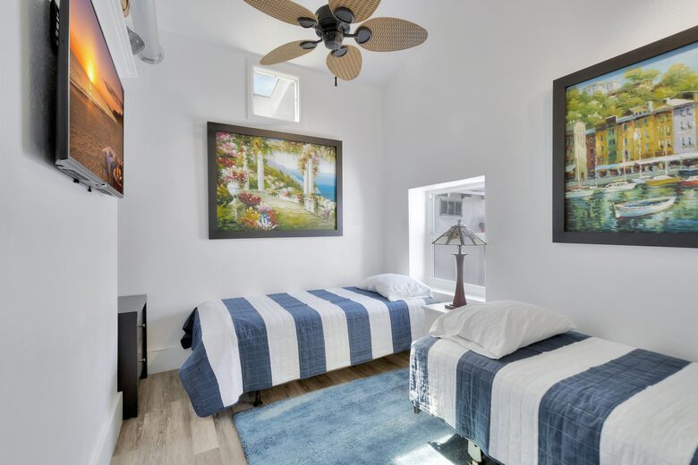 Beach Cottage Waterfront Gem - Fort Lauderdale, Florida