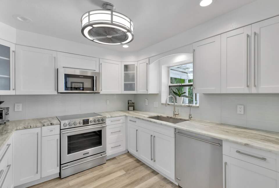 Beach Cottage Waterfront Gem - Fort Lauderdale, Florida