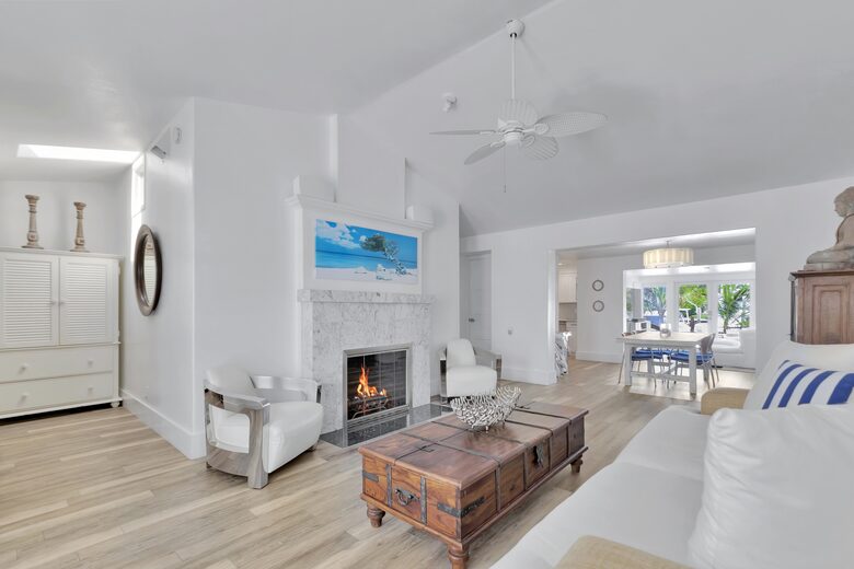Beach Cottage Waterfront Gem - Fort Lauderdale, Florida