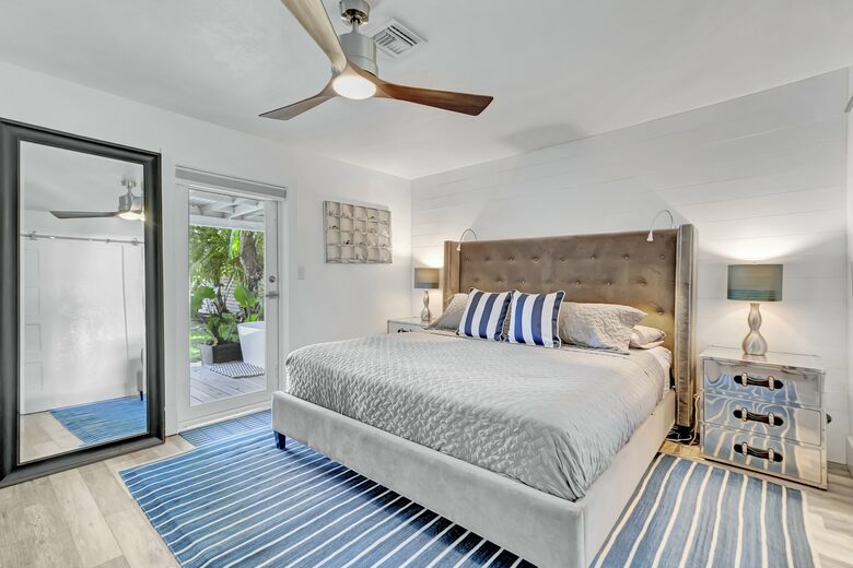 Beach Cottage Waterfront Gem - Fort Lauderdale, Florida