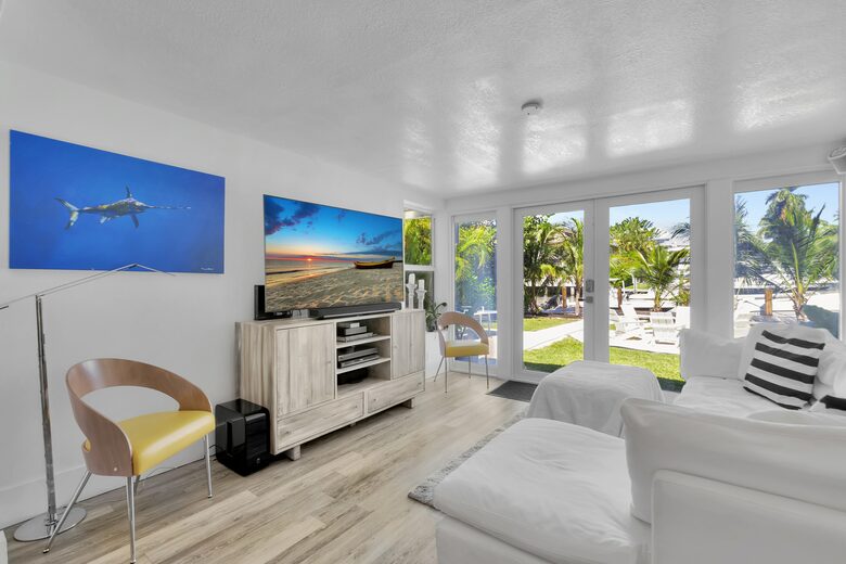 Beach Cottage Waterfront Gem - Fort Lauderdale, Florida