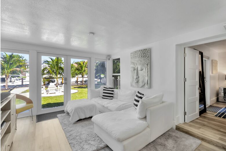 Beach Cottage Waterfront Gem - Fort Lauderdale, Florida
