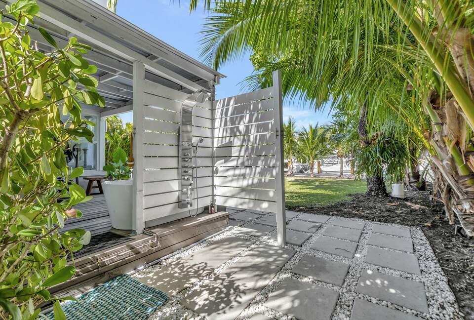 Beach Cottage Waterfront Gem - Fort Lauderdale, Florida