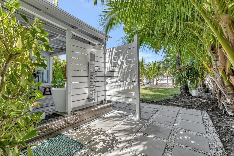 Beach Cottage Waterfront Gem - Fort Lauderdale, Florida