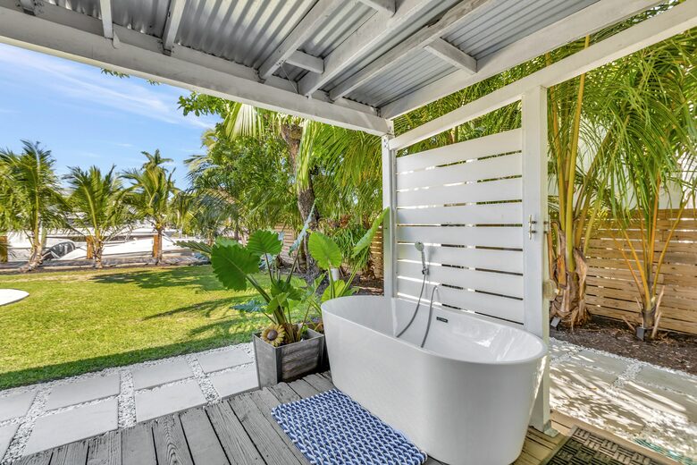 Beach Cottage Waterfront Gem - Fort Lauderdale, Florida