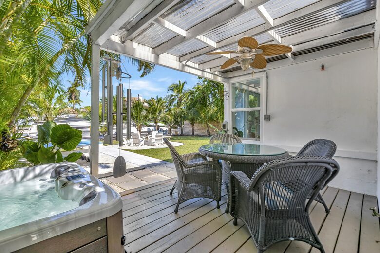 Beach Cottage Waterfront Gem - Fort Lauderdale, Florida