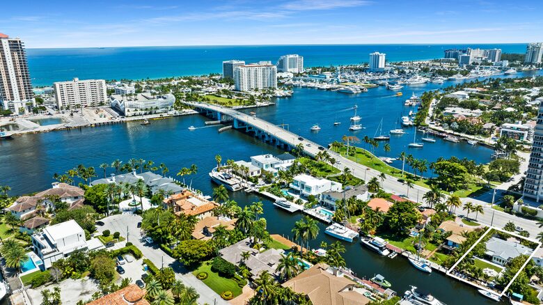 Beach Cottage Waterfront Gem - Fort Lauderdale, Florida