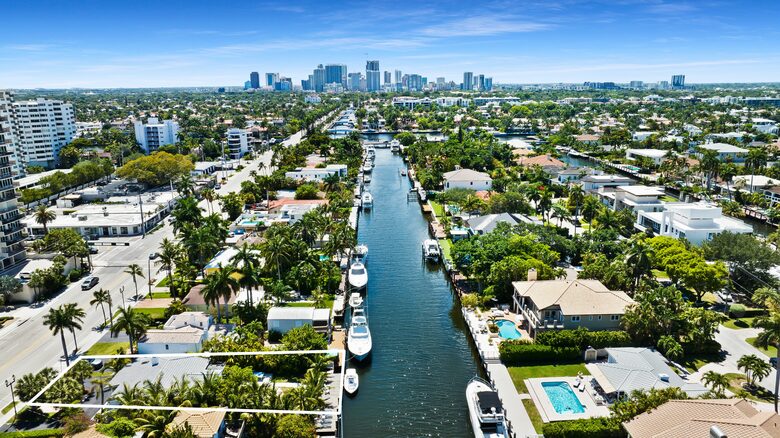 Beach Cottage Waterfront Gem - Fort Lauderdale, Florida