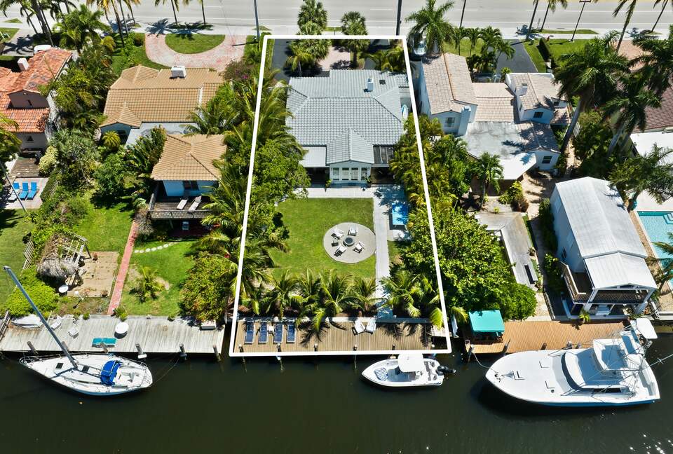Beach Cottage Waterfront Gem - Fort Lauderdale, Florida