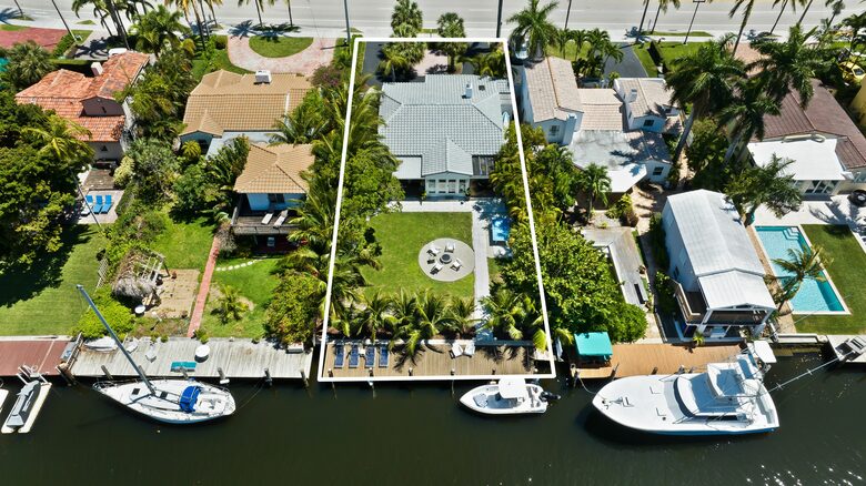Beach Cottage Waterfront Gem - Fort Lauderdale, Florida