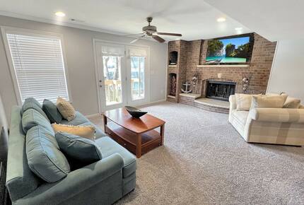 Hidden Harbor Hideaway Lake House - Lake Ozark, Missouri