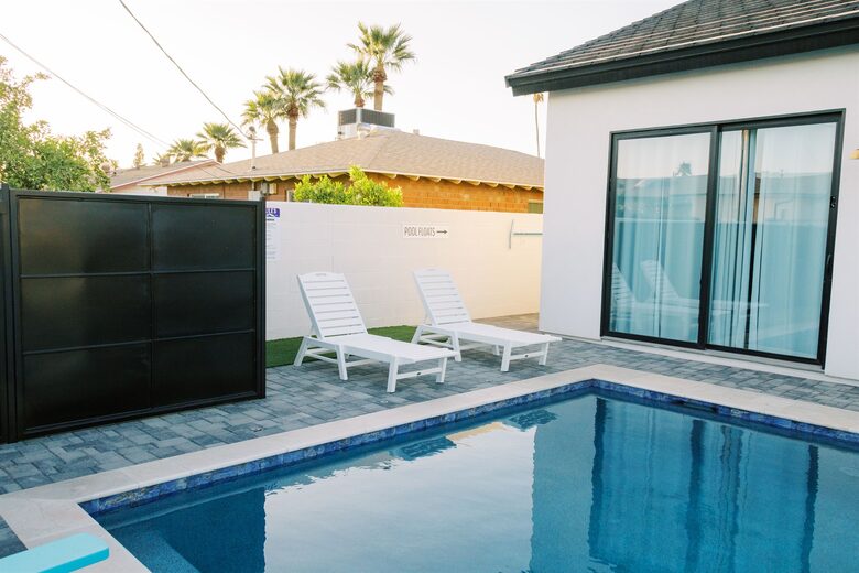 The Palmly | With a Heated Pool, Hot tub, Fire Pit, Close to Old Town! - Scottsdale, Arizona