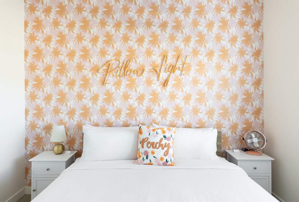 The Palmly | With a Heated Pool, Hot tub, Fire Pit, Close to Old Town! - Scottsdale, Arizona