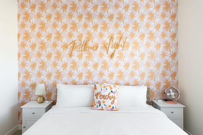 The Palmly | With a Heated Pool, Hot tub, Fire Pit, Close to Old Town! - Scottsdale, Arizona