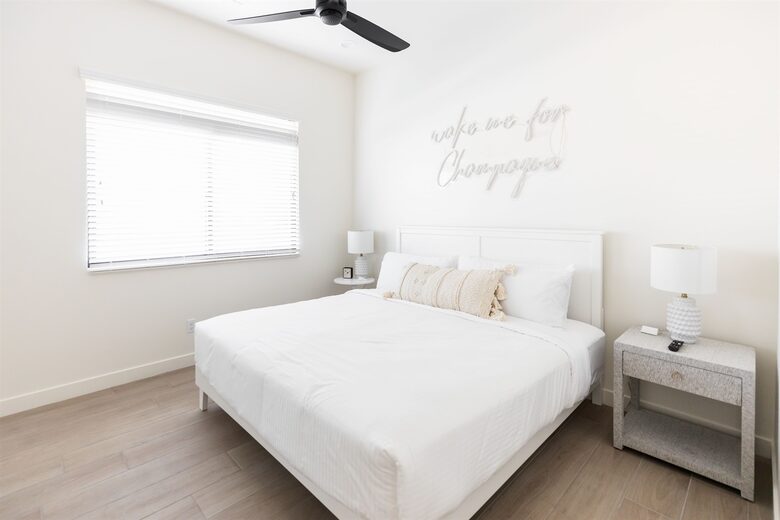 The Palmly | With a Heated Pool, Hot tub, Fire Pit, Close to Old Town! - Scottsdale, Arizona