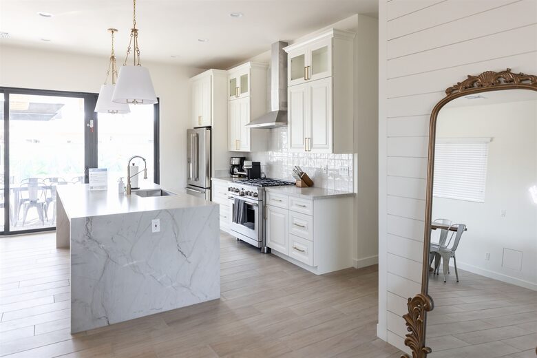 The Palmly | With a Heated Pool, Hot tub, Fire Pit, Close to Old Town! - Scottsdale, Arizona