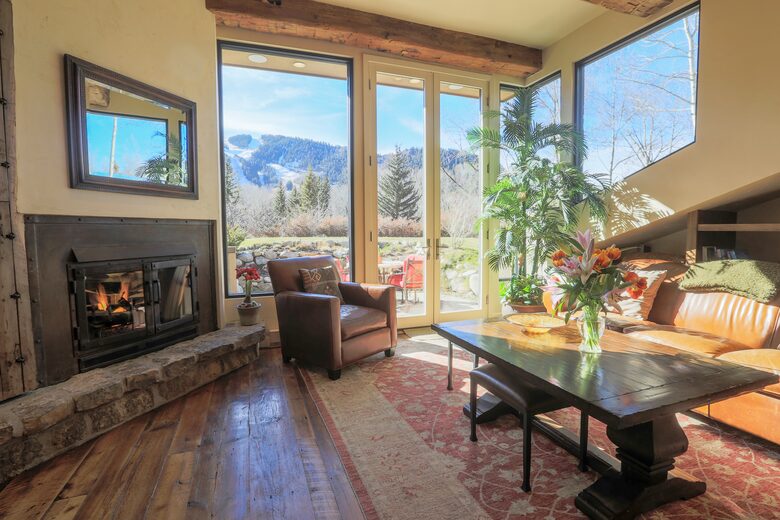 Aspen 3-Bedroom Escape with Panoramic Views - Aspen, Colorado