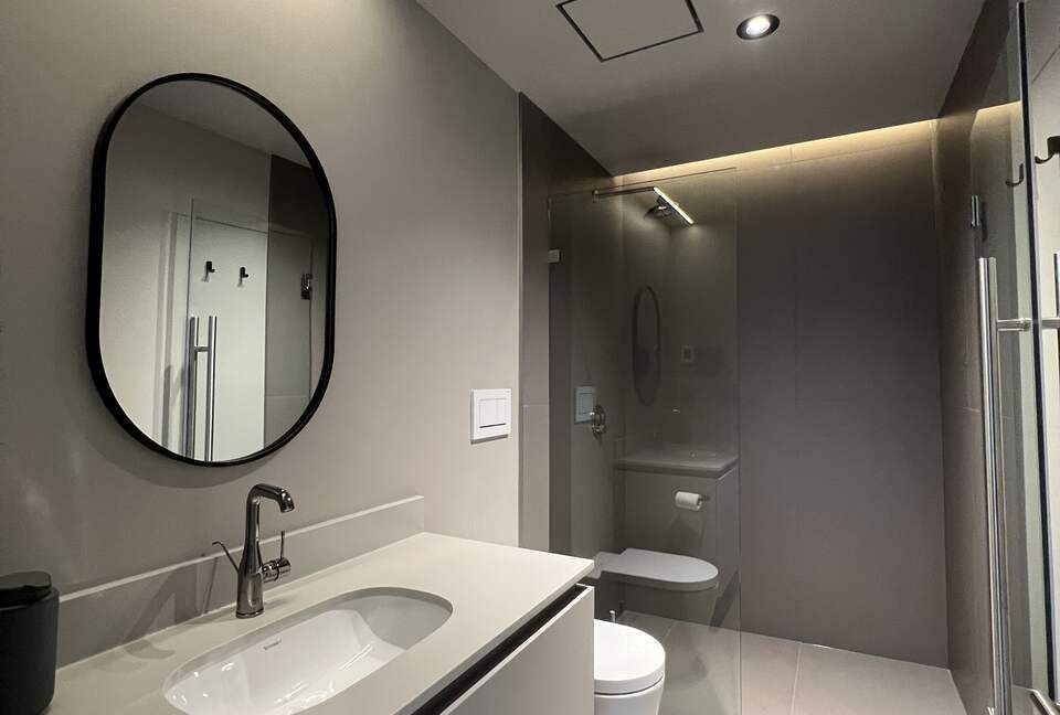 Contemporary Mountain Getaway - Whistler, Canada