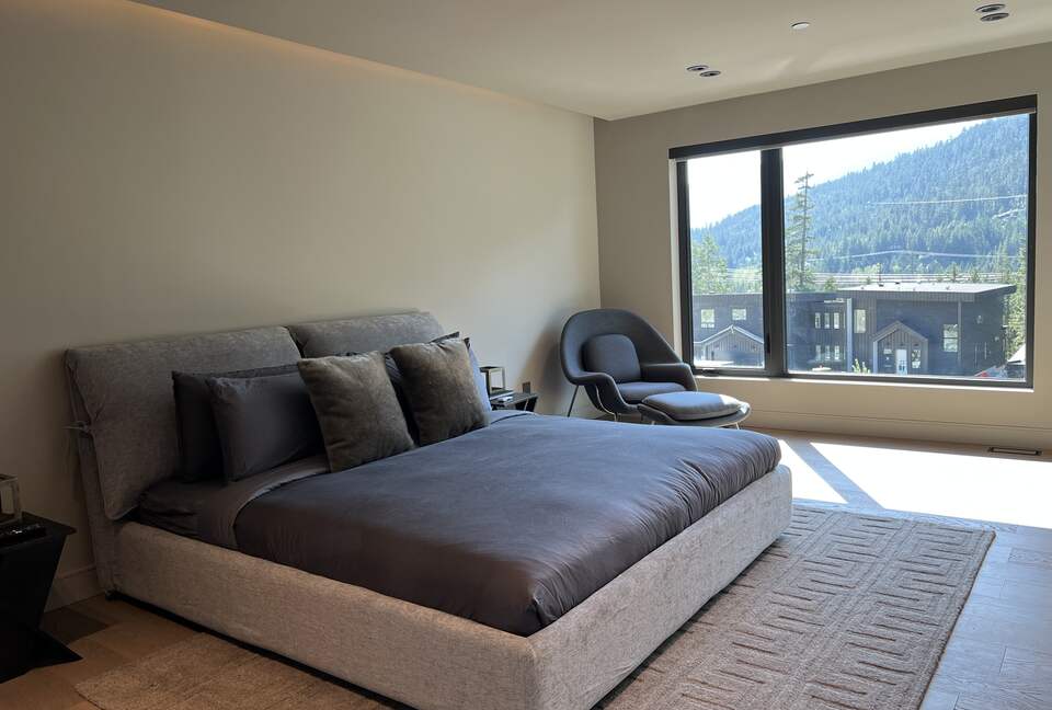 Contemporary Mountain Getaway - Whistler, Canada