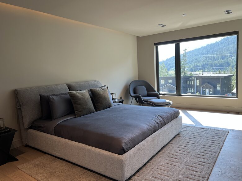 Contemporary Mountain Getaway - Whistler, Canada
