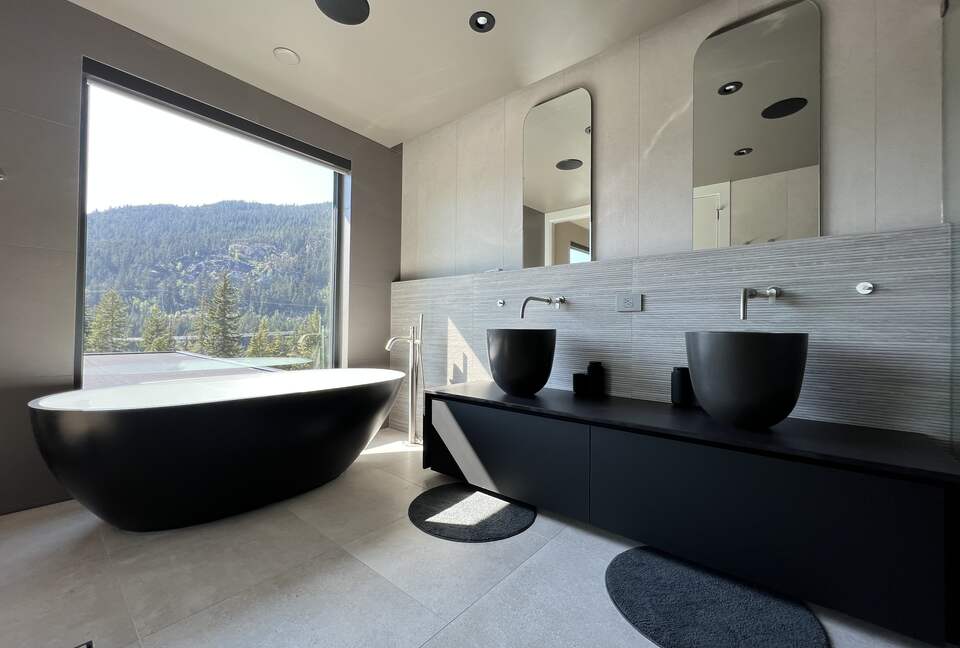 Contemporary Mountain Getaway - Whistler, Canada