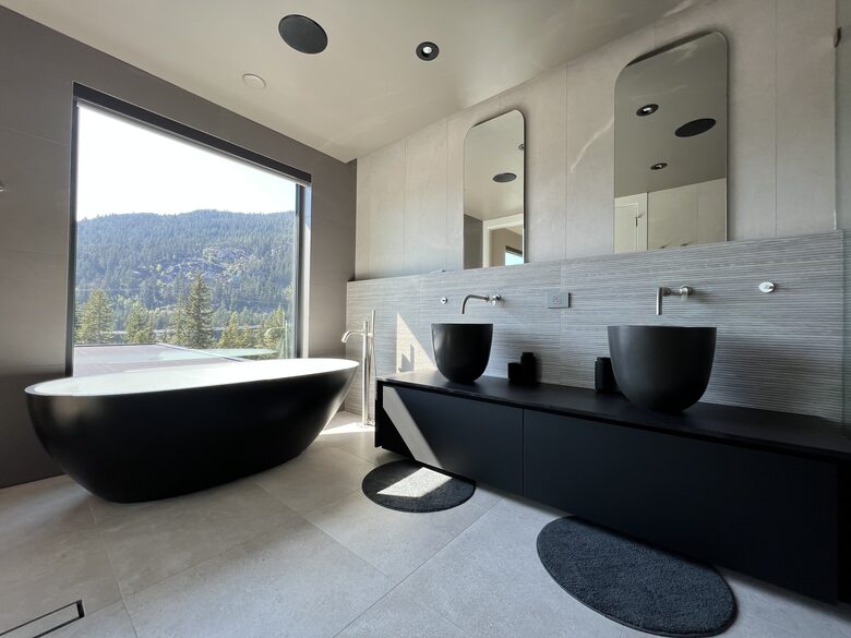 Contemporary Mountain Getaway - Whistler, Canada