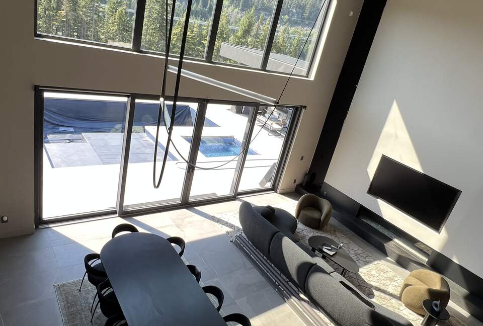 Contemporary Mountain Getaway - Whistler, Canada