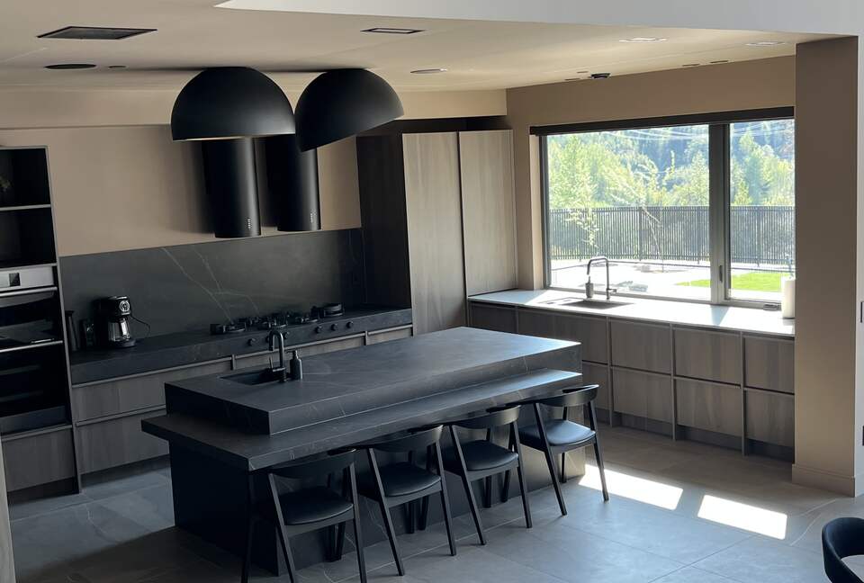 Contemporary Mountain Getaway - Whistler, Canada