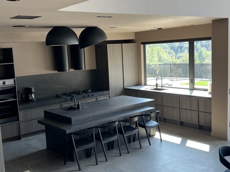 Contemporary Mountain Getaway - Whistler, Canada