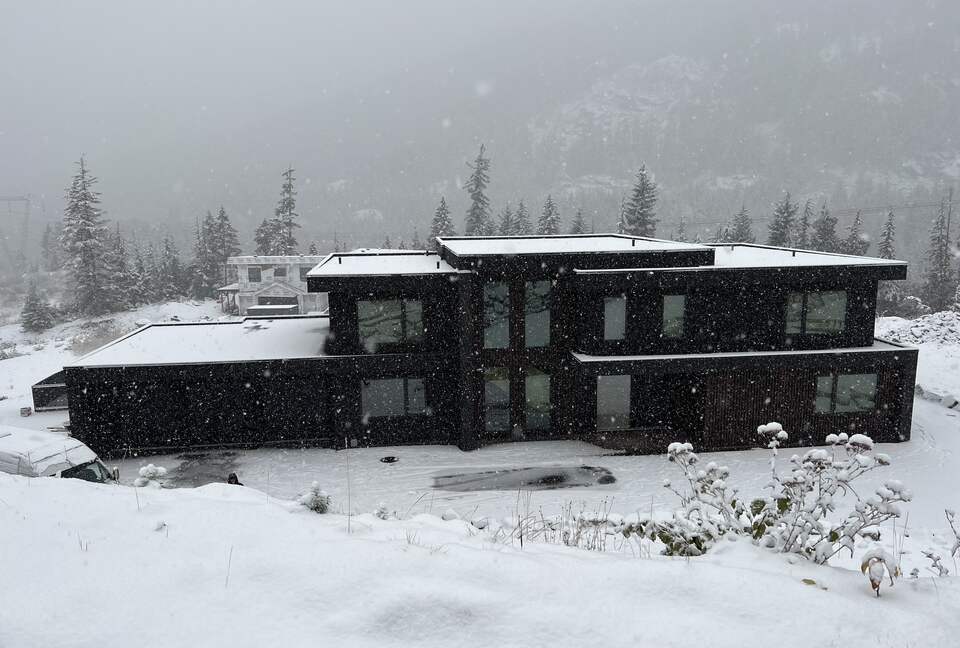 Contemporary Mountain Getaway - Whistler, Canada