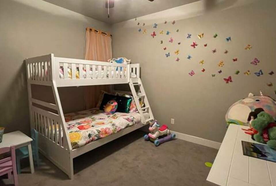 "Butterfly Retreat" Twin over Full, Ensuite Bath, Basement