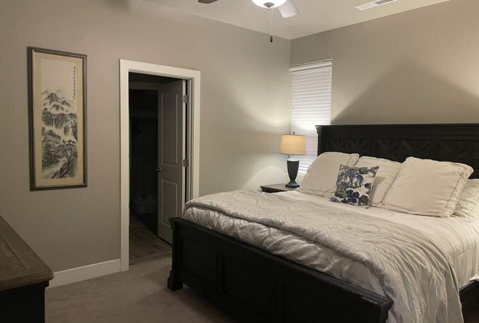 "Bamboo Zen" King Bedroom, Ensuite, Basement