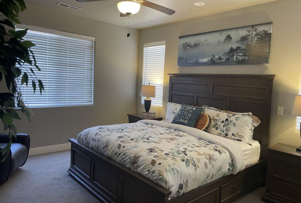 "Forest Glade" Master Bedroom, King Bed, Ensuite Bath, Main Floor